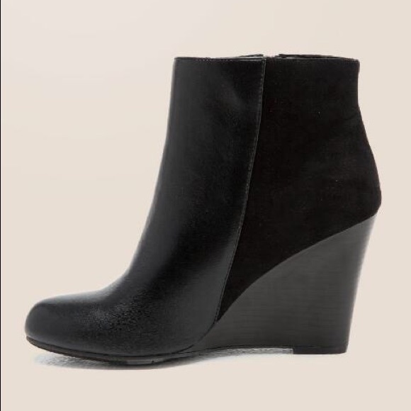 Report Shoes - Black wedge booties